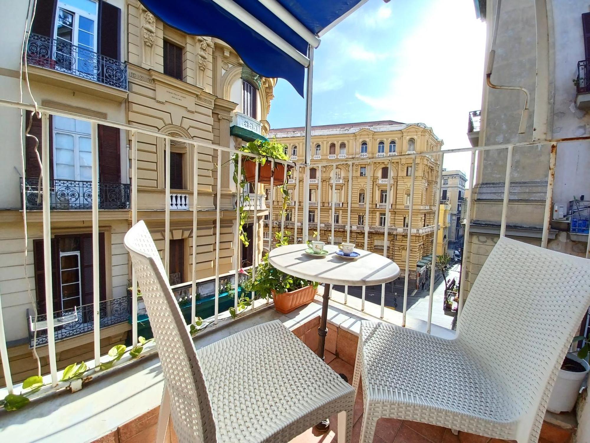 B&B Quattro Palazzi Napoli Centro Exterior photo